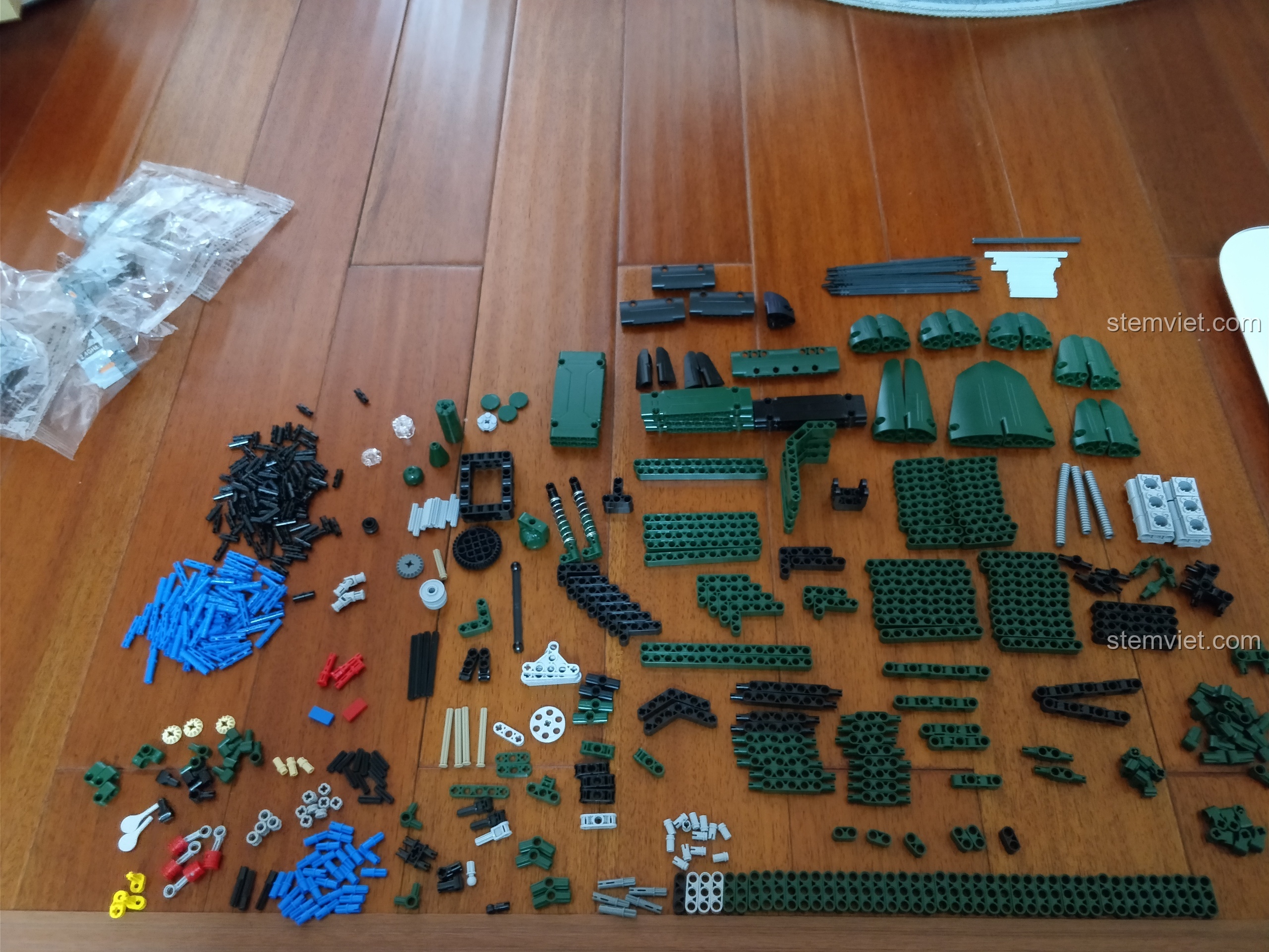 Trang đầu tiên của phần hướng dẫn lắp ráp chi tiết trong sách hướng dẫn của bộ CaDA C51021.