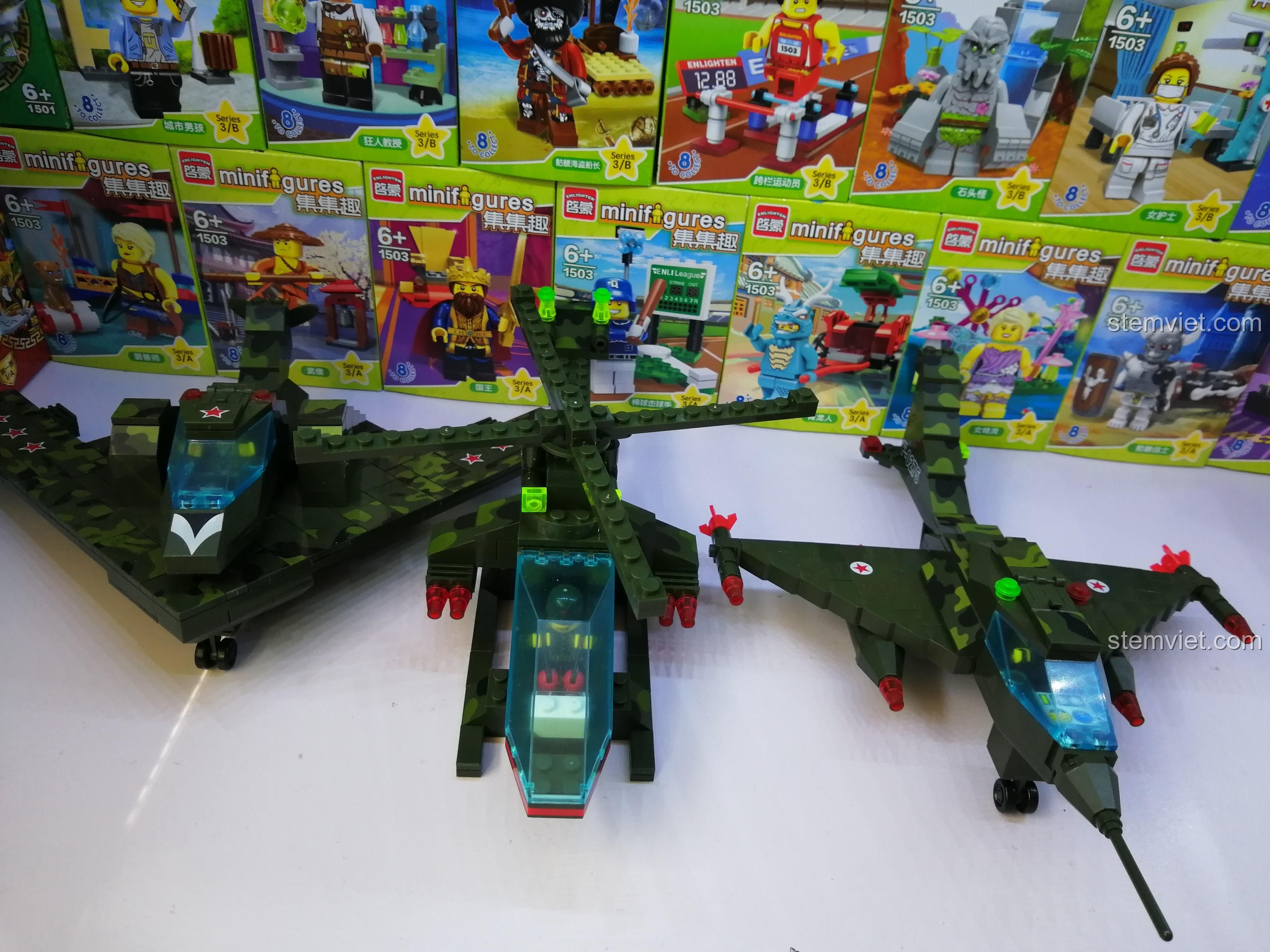 So sánh Enlighten 0274 Trực thăng tấn công với các mô hình máy bay quân sự khác trong cùng series.