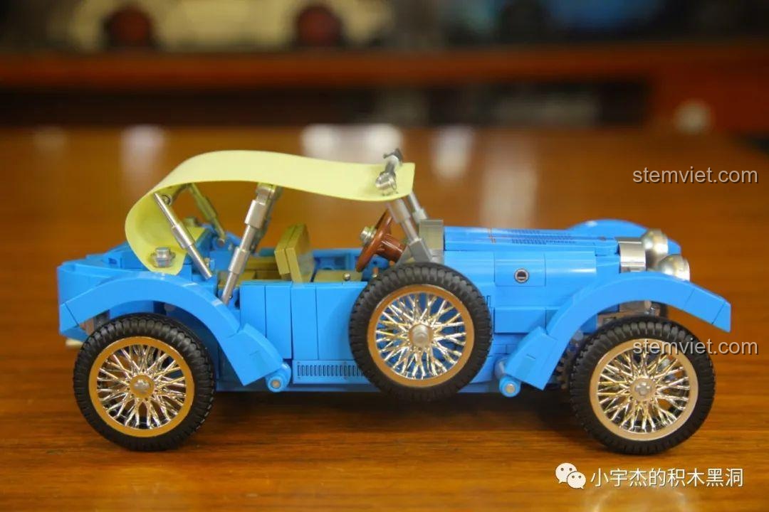 Trải nghiệm SEMBO 705600 Xe đua cổ điển Bugatti T38A với góc nhìn ngang, khoe trọn thân xe dài và thanh lịch.