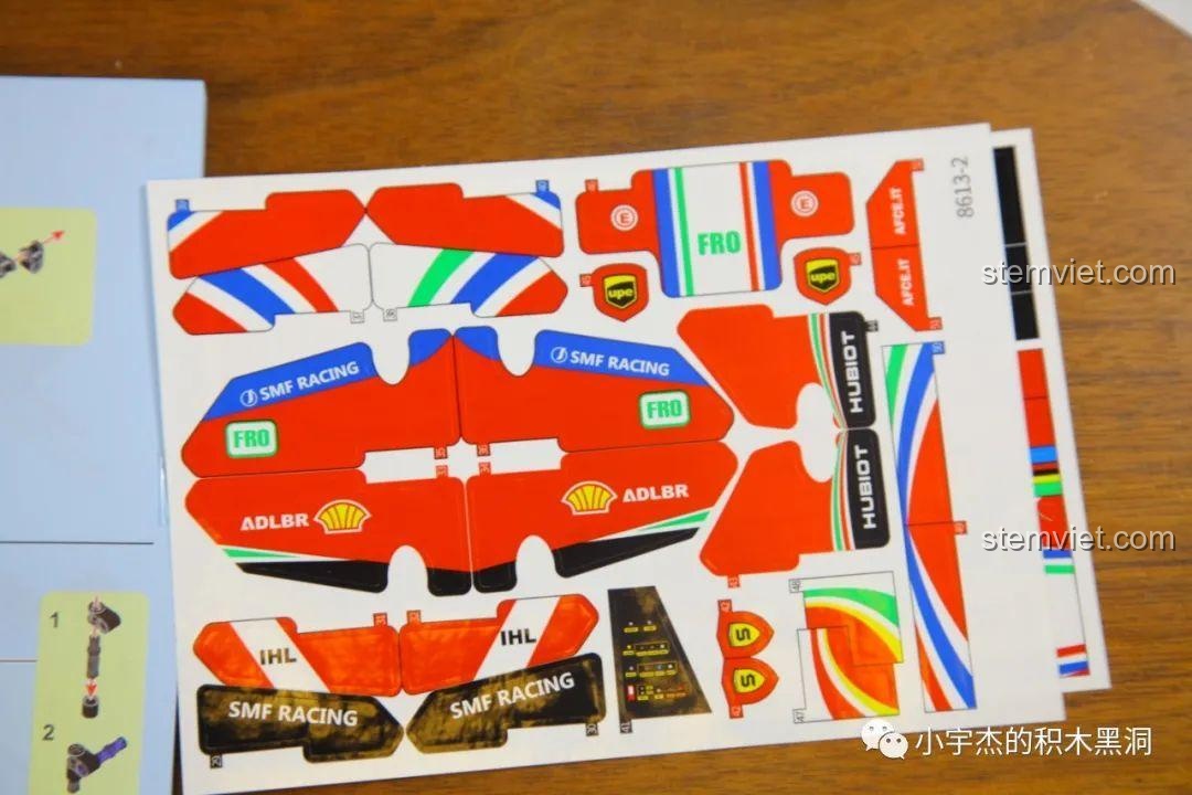 Tờ sticker số 1 của bộ lắp ráp JiaZhi 8613 Ferrari 488 GTE, với nhiều chi tiết trang trí xe đua.