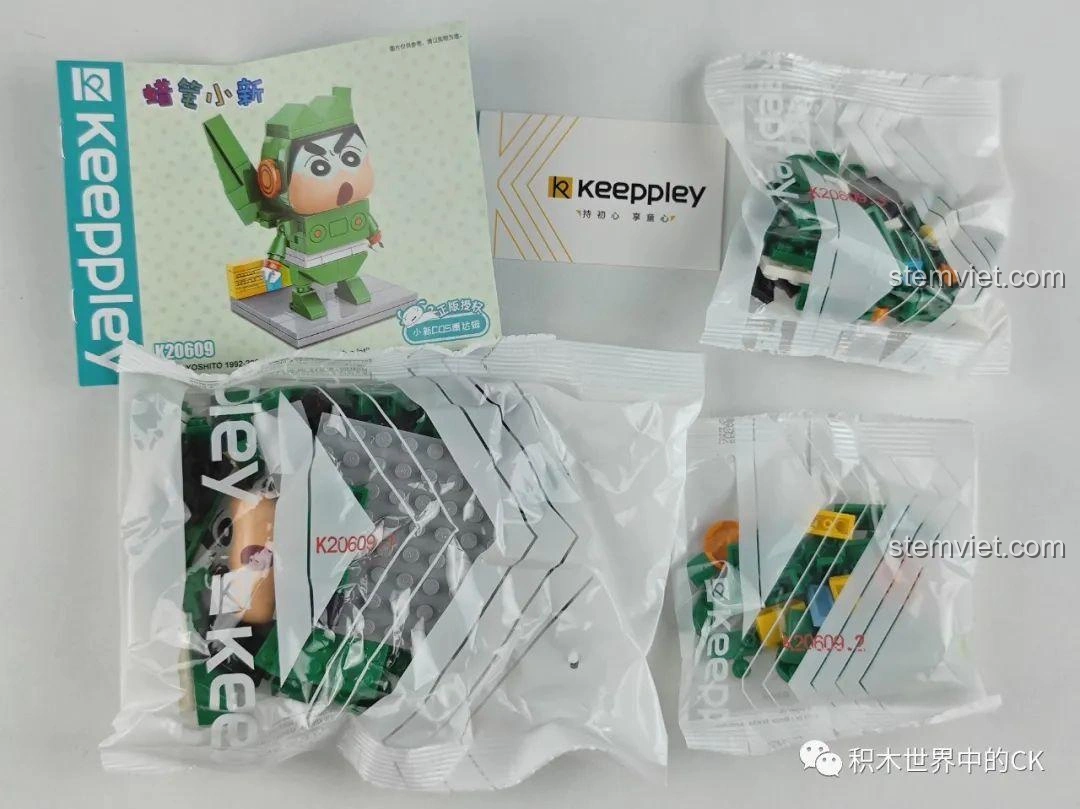 Bên trong hộp đồ chơi mô hình Keeppley K20609 Shin-chan Robot, trải nghiệm Keeppley K20701 Thám tử Conan.