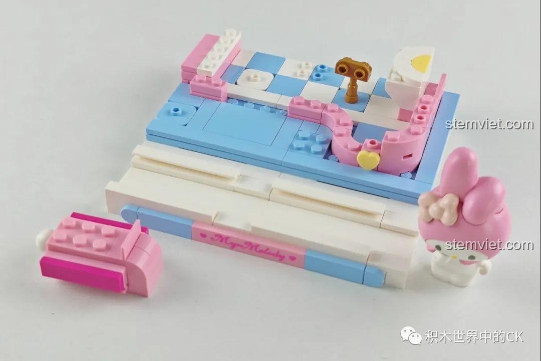 Quá trình lắp ráp ban đầu của bộ Keeppley K20808 Sweet Dream Ice Cream House My Melody.