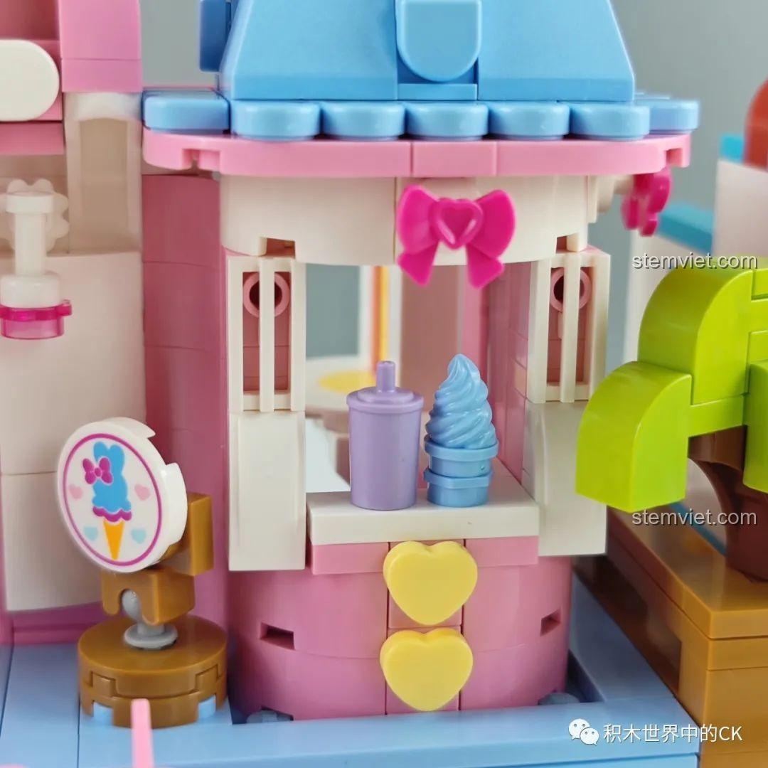 Biển hiệu Cinnamoroll trên mái vòm của mô hình Summer Coconut Ice Room Keeppley K20809 Cinnamoroll.