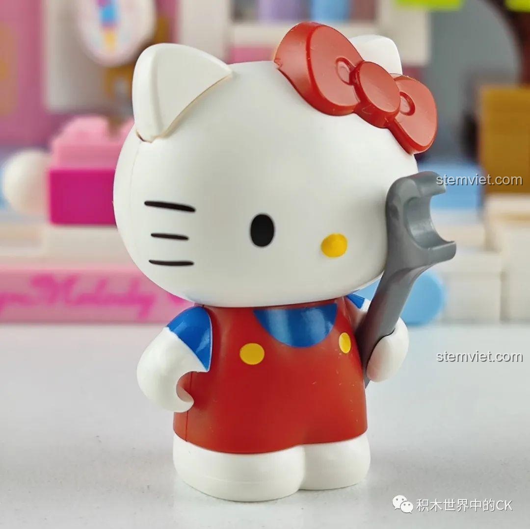 Nhân vật My Melody từ bộ Keeppley Sanrio cầm một chiếc cờ lê, tạo dáng đáng yêu.