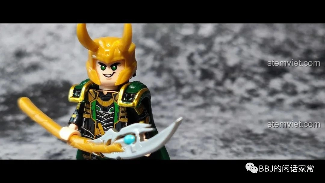 Minifigure Loki KF1551 Kopf với biểu cảm dễ thương, in hơi lệch xuống, bộ lắp ghép Loki 6141.