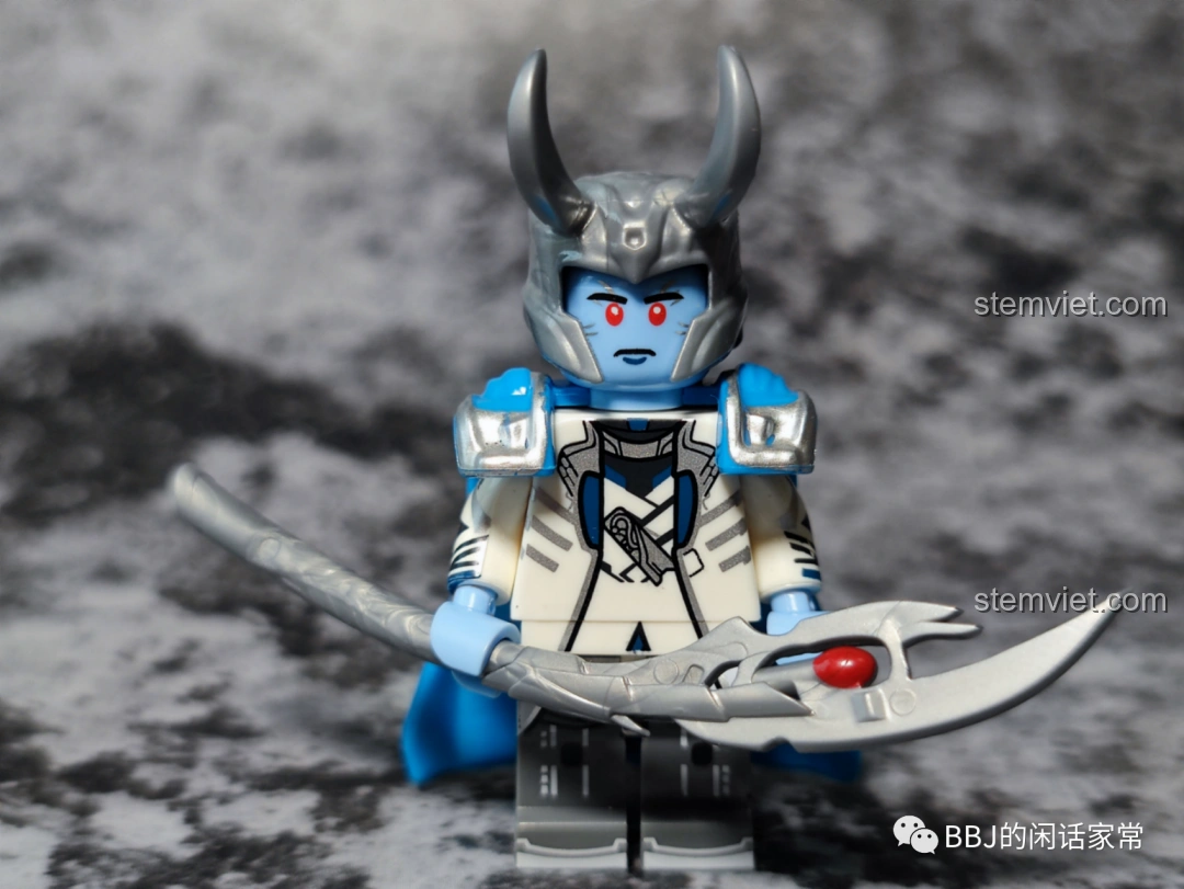 Mặt sau minifigure Loki KF1552 Kopf với chi tiết in trang phục, thể hiện sự tỉ mỉ của đồ chơi lắp ráp Loki Marvel.
