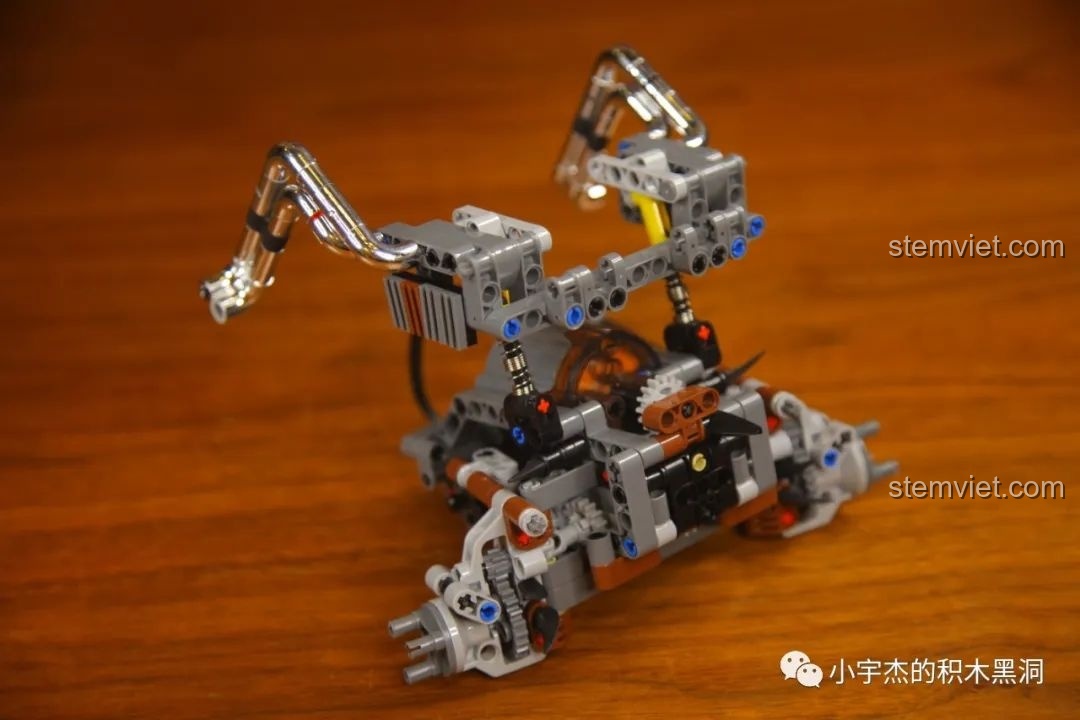 Khung gầm xe đang được lắp ráp, thể hiện cấu trúc cơ bản của Mould King 18006 Xe Tải Kéo Nổi Loạn Hậu Tận Thế.