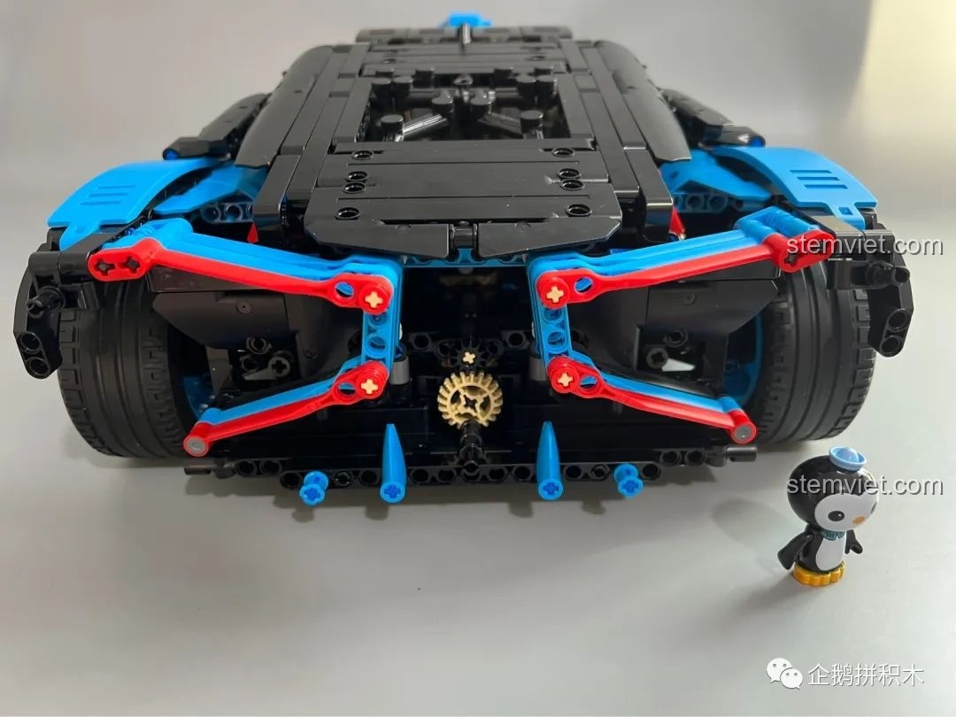 Tổng thể mô hình Moyu Block MY88008 Bugatti Bolide nhìn từ phía sau, rất ấn tượng.
