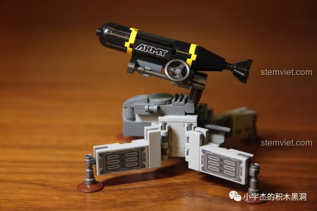 Góc nhìn khác của bệ phóng tên lửa Panlos 631004D, cho thấy các khớp nối linh hoạt.