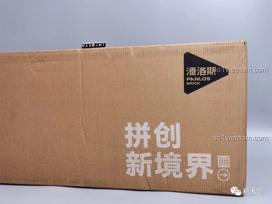 Hộp carton bên ngoài của bộ lắp ghép PanlosBrick 673101 Ford Bronco Xe Địa Hình, với logo Panlos và dòng chữ 