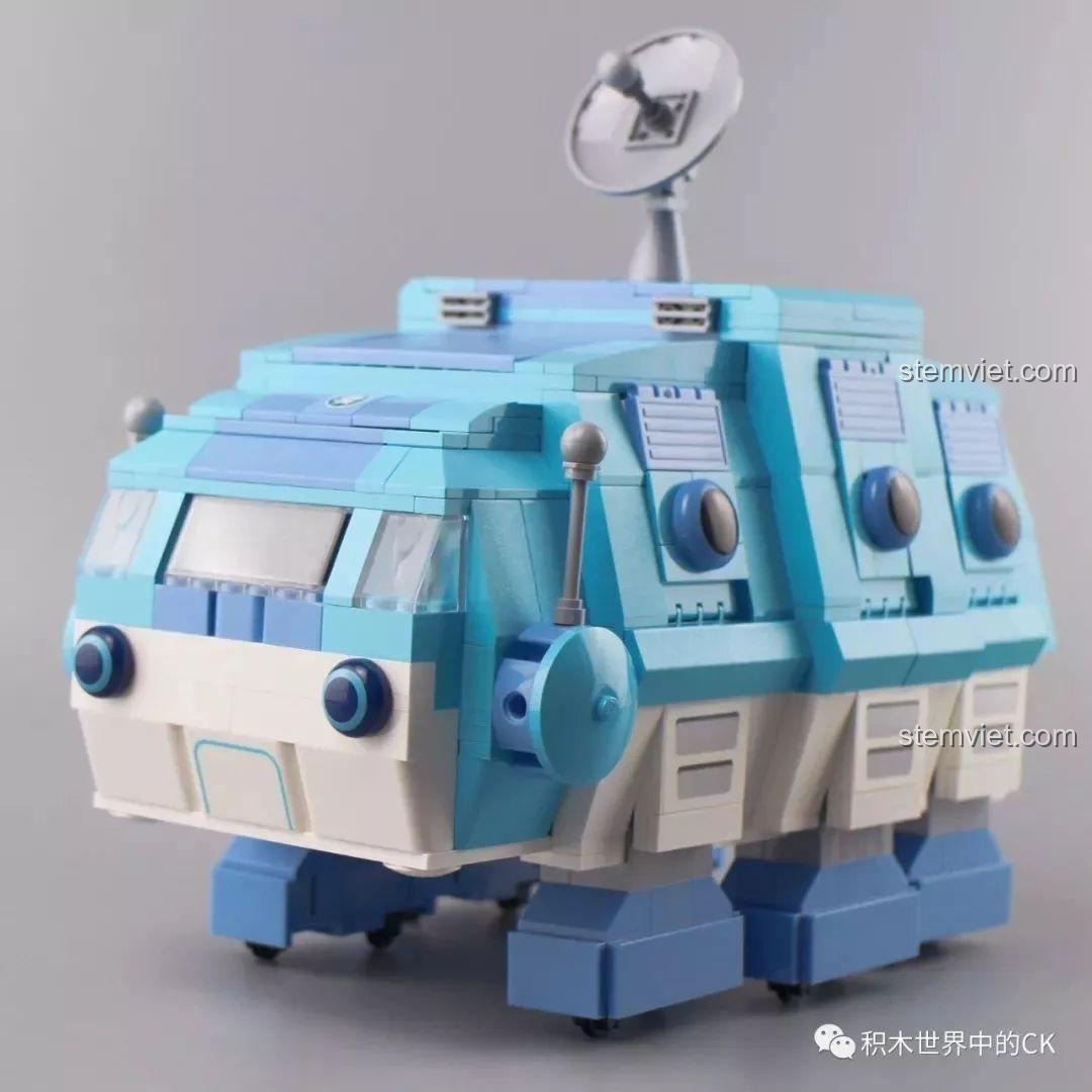 Mô hình Tàu Bọ Gấu Nước QMAN 3715 hoàn chỉnh, góc nhìn tổng thể phía trước bên phải.