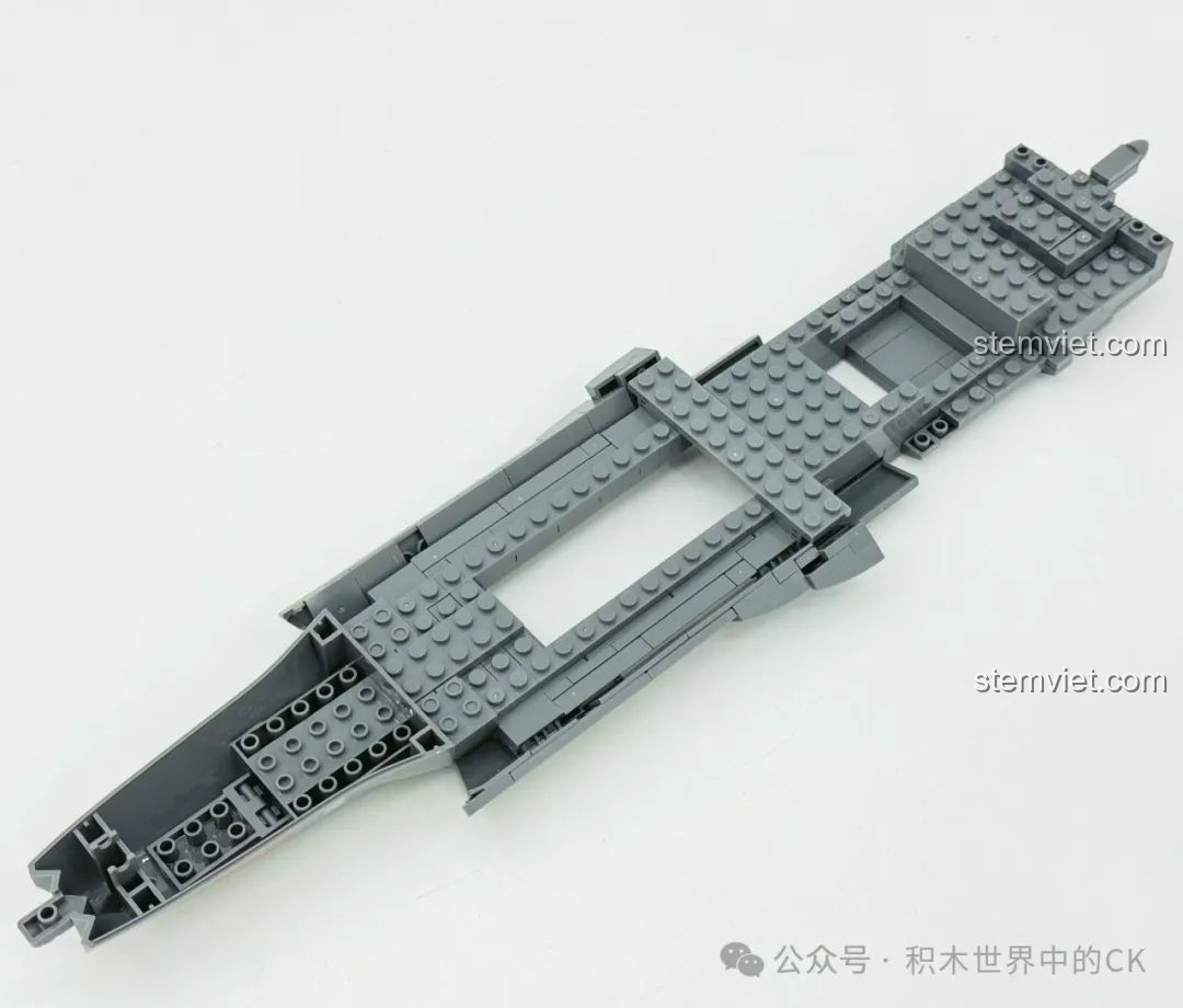 Trải nghiệm SEMBO 202255 Mô hình J-35: bắt đầu lắp ráp phần khung thân chính của máy bay chiến đấu.