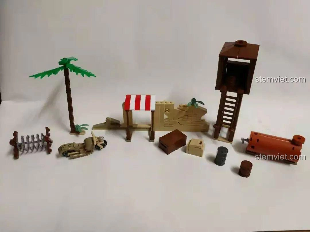 Các công trình như tháp canh và tường của bộ lắp ráp Sluban 713 xe tăng quân sự, có thể di chuyển và sắp xếp linh hoạt.