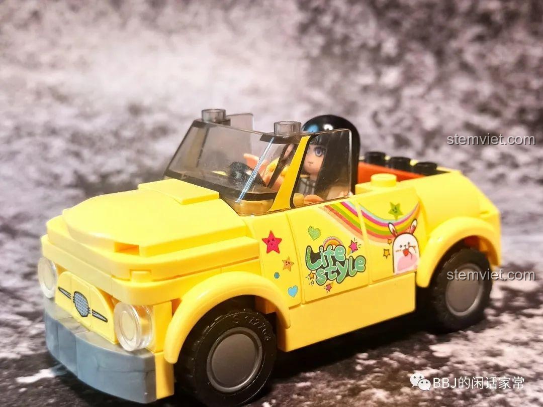 Trải nghiệm SY 5006 Xe ô tô mini Fiat 500 với nhân vật minifigure ngồi bên trong sau khi tháo mui xe.