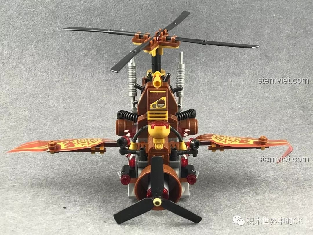 Góc nhìn phía trước của mô hình Winner 8047 Trực thăng Hơi nước, làm nổi bật cánh quạt và thiết kế tổng thể.