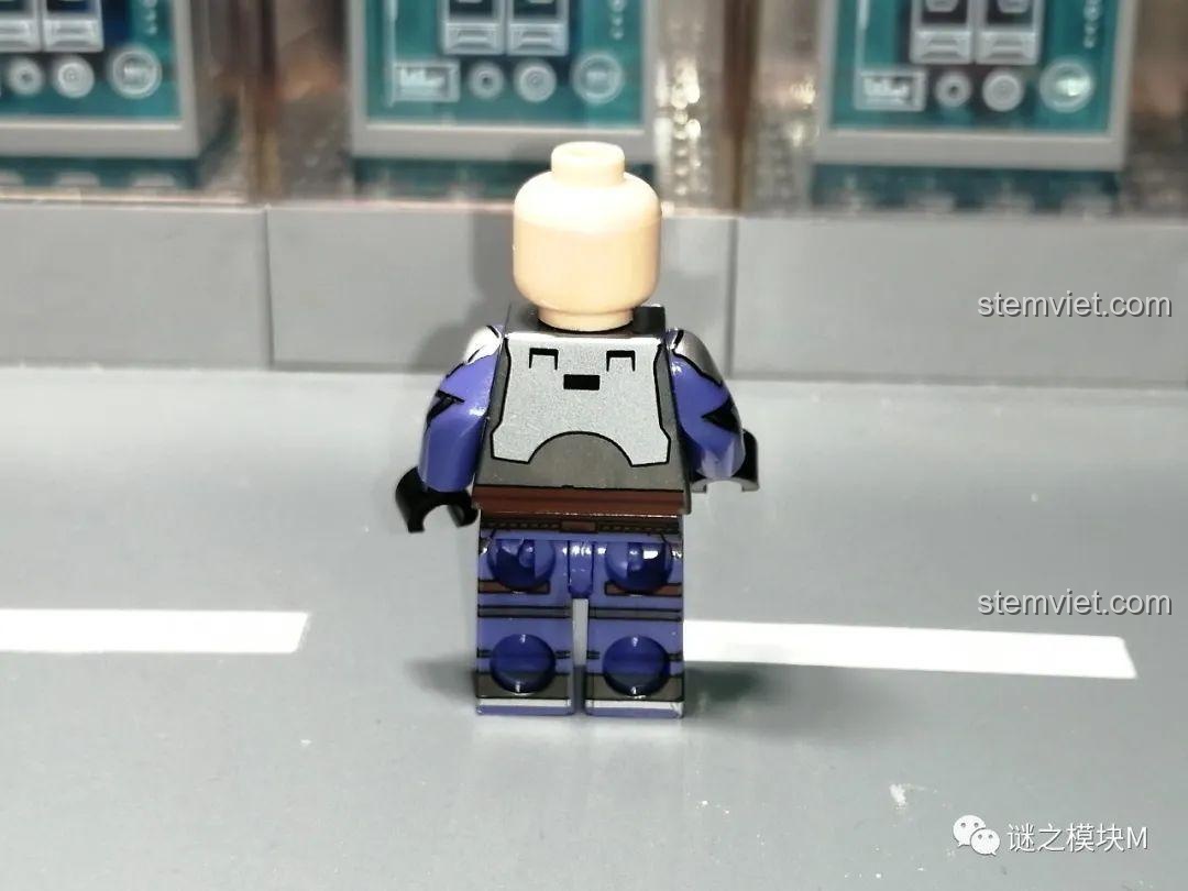 Trải nghiệm WM 6121 Minifigure Star Wars: Dark Troopers từ bên hông, chi tiết in ấn rõ ràng.