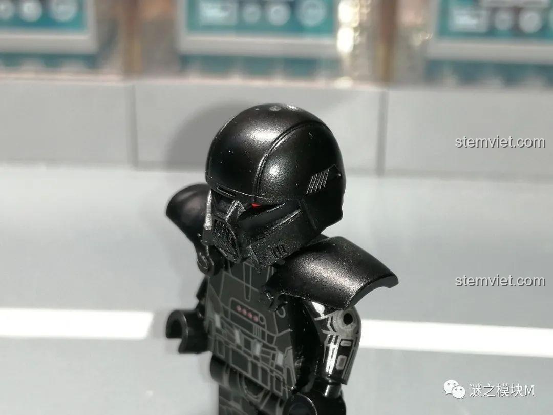 Trải nghiệm WM 6121 Minifigure Star Wars: Mặt sau của Scout Troopers, in ấn giáp lưng.