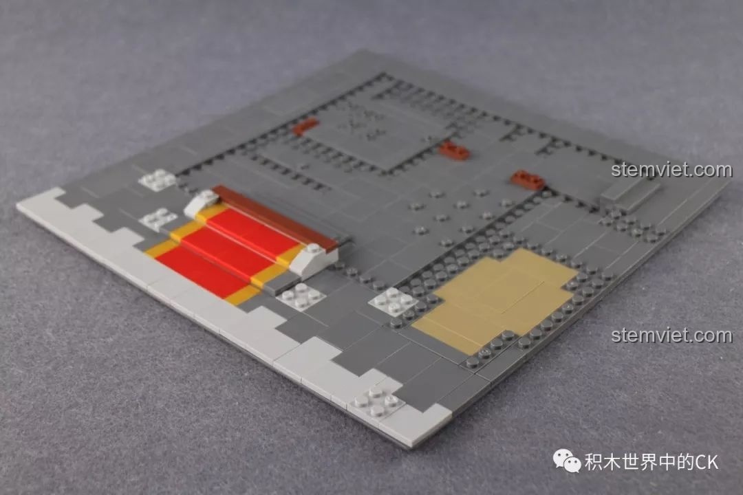 Quá trình lắp ráp nền móng tầng một của Vạn Phúc Khách Sạn, trải nghiệm lắp những viên gạch đầu tiên.