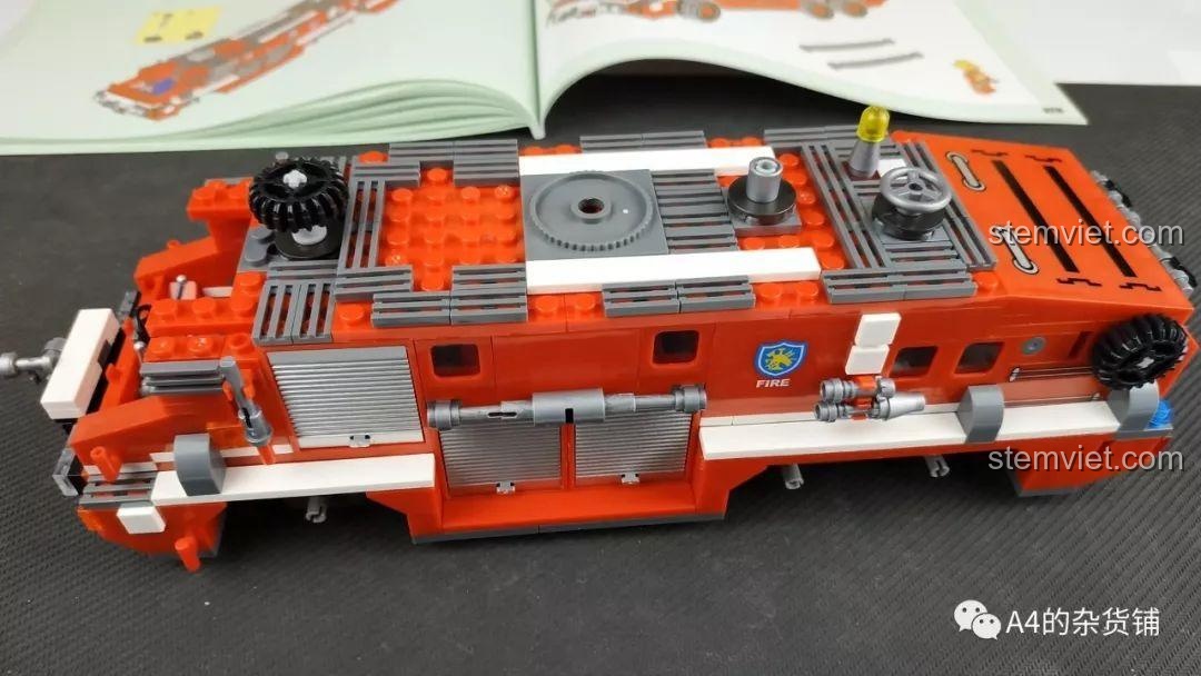 Hoàn thành bước 3 của bộ lắp ghép XB-03030 siêu tiết kiệm, chiếc xe đã có hình dáng rõ ràng và gần như hoàn thiện.