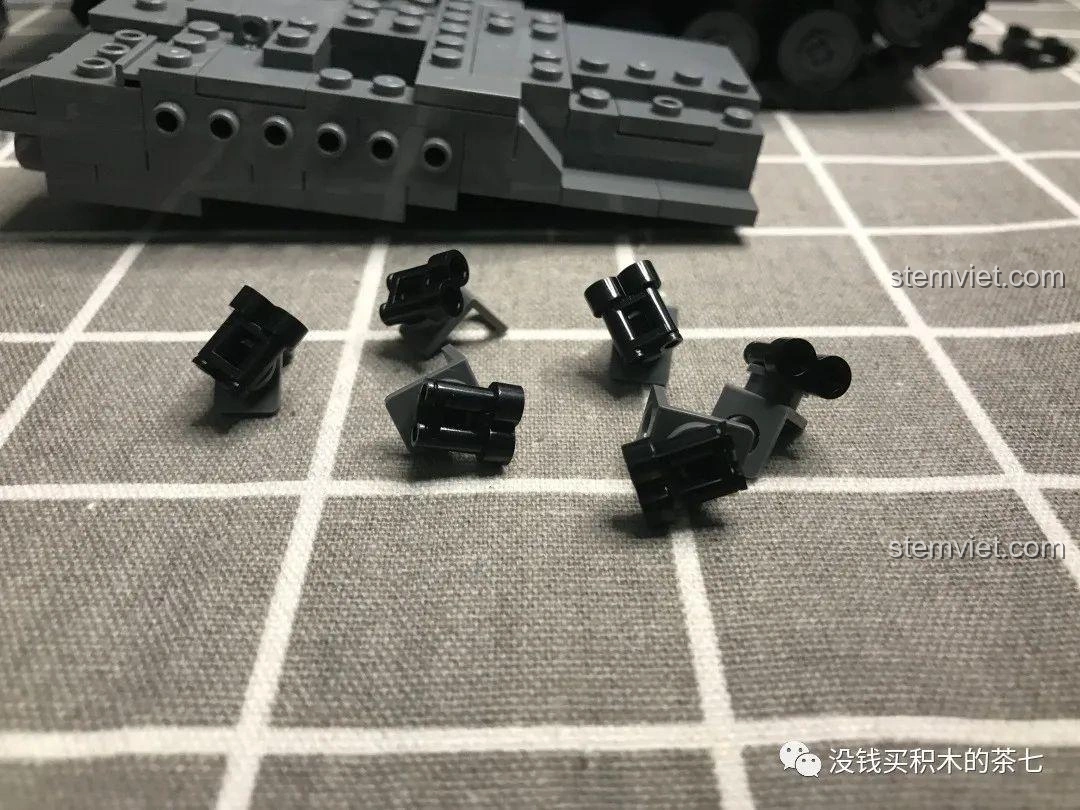 Trạm vũ khí điều khiển từ xa FLW 200 và kính ngắm PERI RTWL trên tháp pháo xe tăng Leopard 2A7+ của bộ Jiazhi 0104.