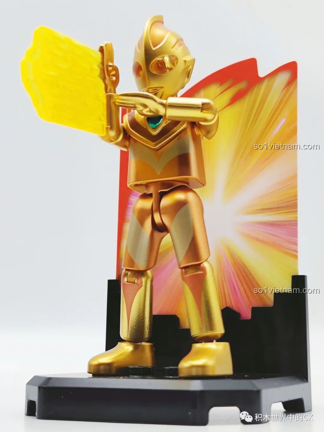 Trigger Ultraman trên đế trưng bày trong Bộ Sưu Tập Ultraman 2023.