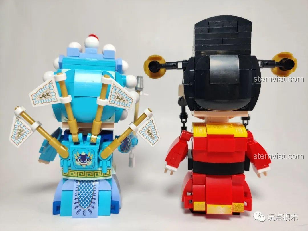 Trọn bộ 4 mô hình Kinh Kịch Sluban B0761 đã hoàn thiện, đứng cạnh nhau tạo thành một bộ sưu tập ấn tượng.