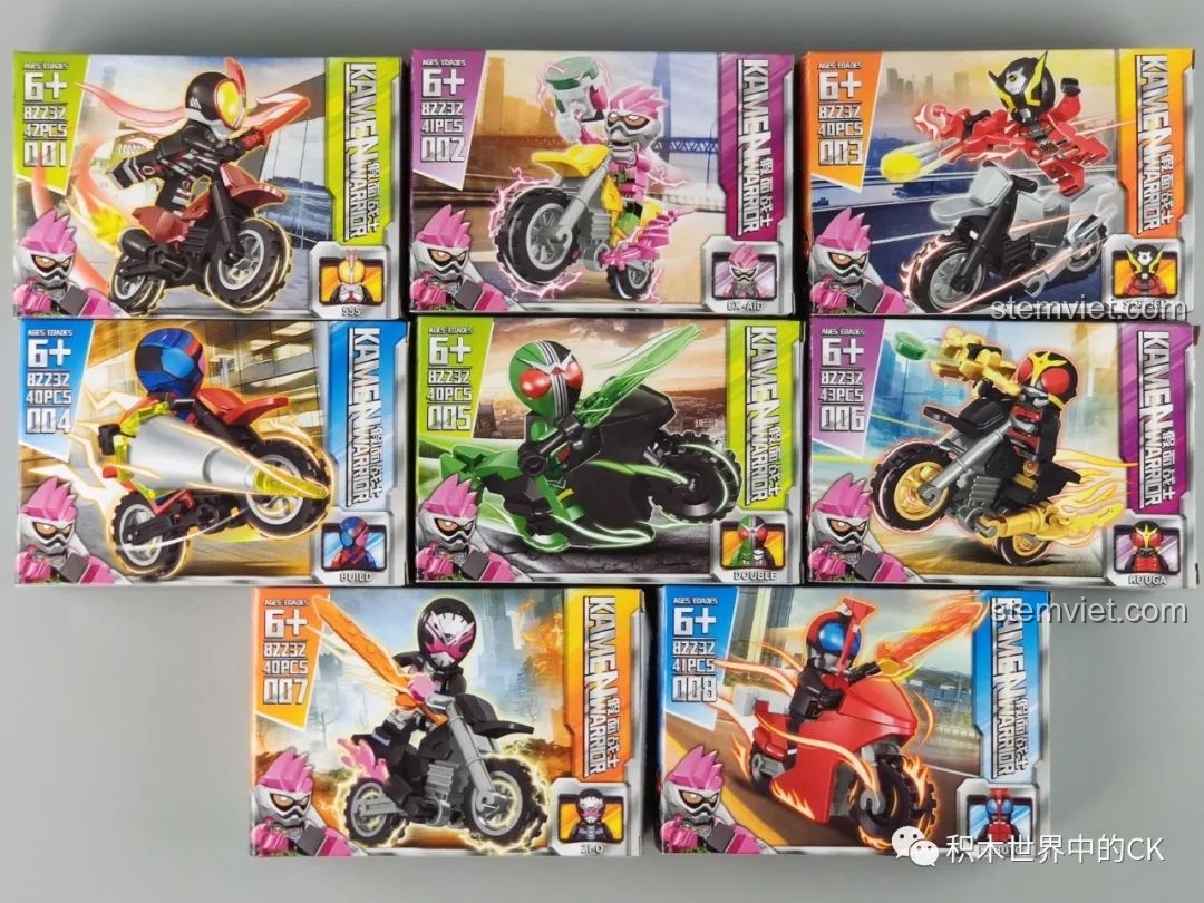 Trọn bộ 8 hộp của bộ đồ chơi Siêu Anh Hùng Kamen Rider 81882232, mỗi hộp chứa một nhân vật và xe mô tô.