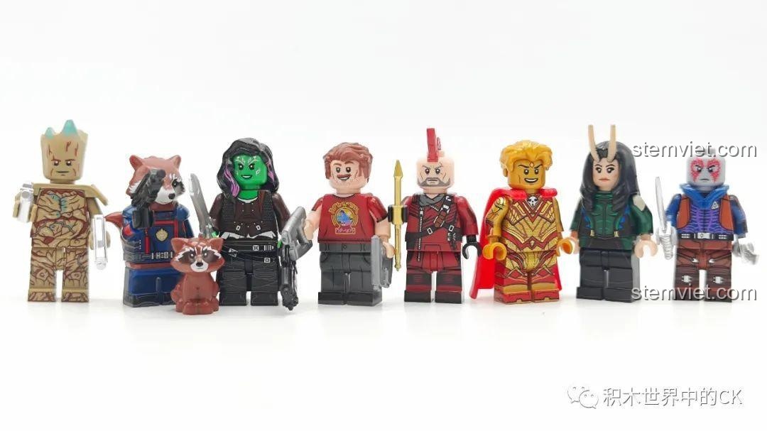 Toàn bộ 8 minifigure của set KORUIT KT1070 Vệ Binh Dải Ngân Hà 3 được xếp hàng ngang, một bộ sưu tập hoàn chỉnh.