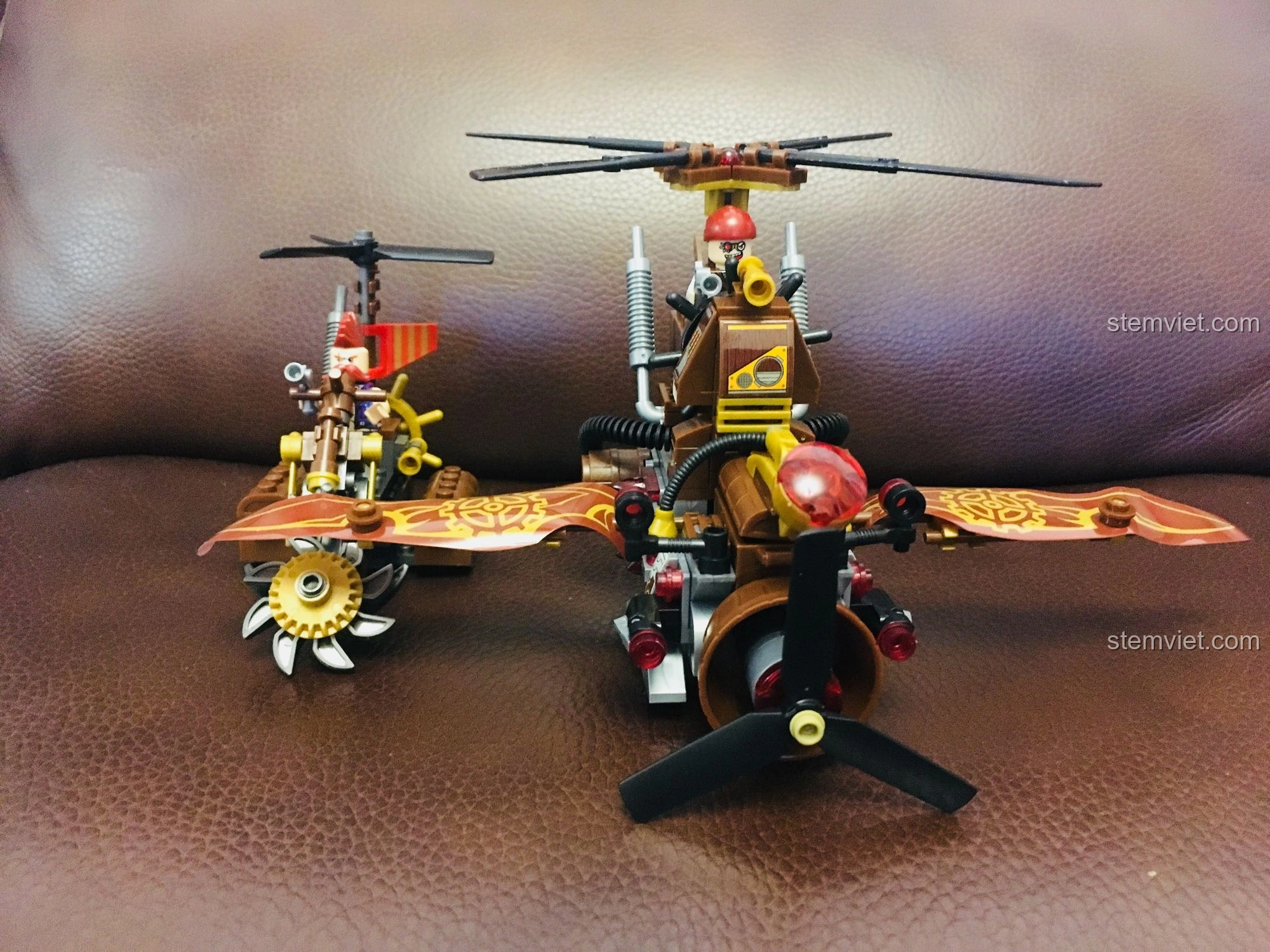 Góc nhìn phía trước của trực thăng và cỗ máy nhỏ Weile Steampunk, làm nổi bật các chi tiết và màu sắc hài hòa.