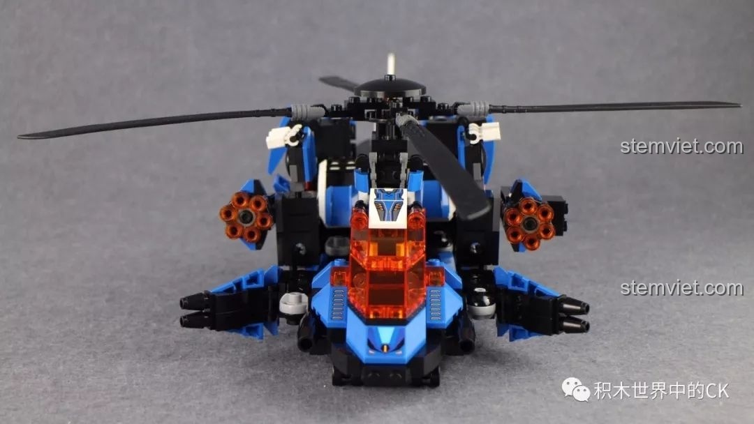 Góc nhìn chính diện của trực thăng Blade Warrior QMAN 3302, khoe trọn vũ khí và buồng lái.