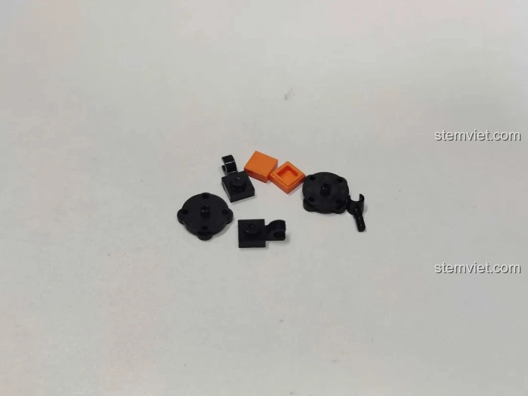 Mô hình xe đua F1 MJ Technology 13014 được trưng bày trong khung ảnh, tạo điểm nhấn trang trí độc đáo.