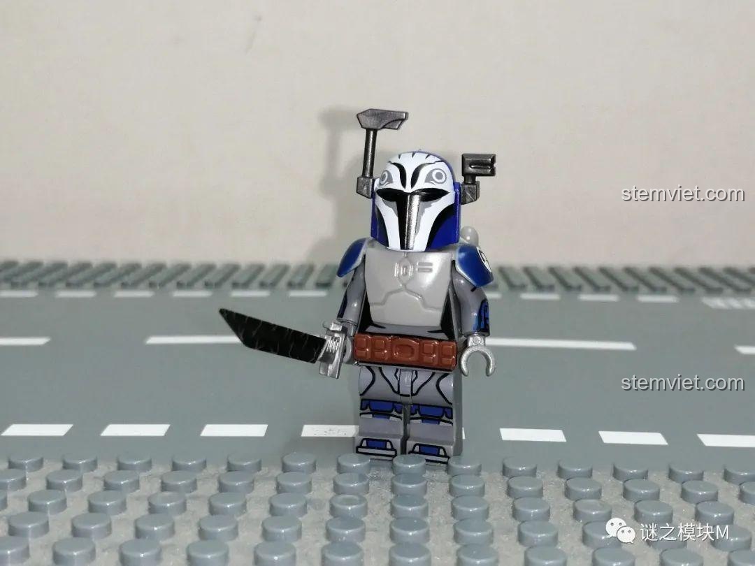 Minifigure Star Wars KT1045 với các phụ kiện như kiếm, súng, bệ phóng.