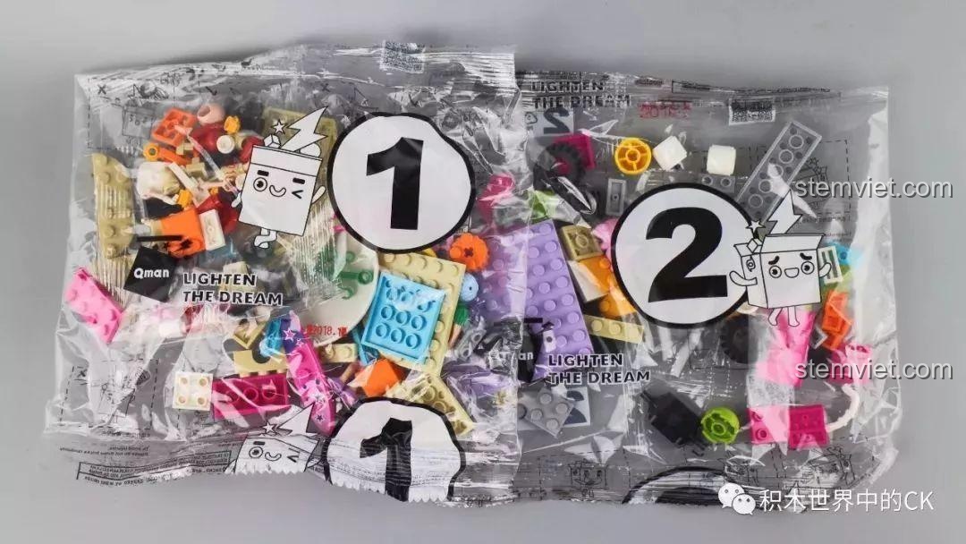 Các túi chi tiết được đánh số 1 và 2 trong bộ đồ chơi lắp ráp QMAN 2018, giúp quá trình lắp ráp dễ dàng hơn.