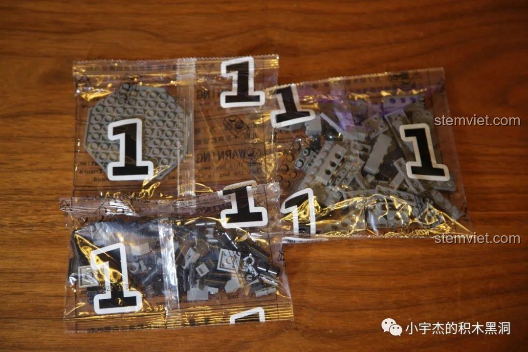 Các túi chi tiết được đánh số 1 của bộ Leier LEJ923 Xà Trận trong Tam Sinh Thế Chẩm Thượng Thư, giúp dễ dàng phân loại.