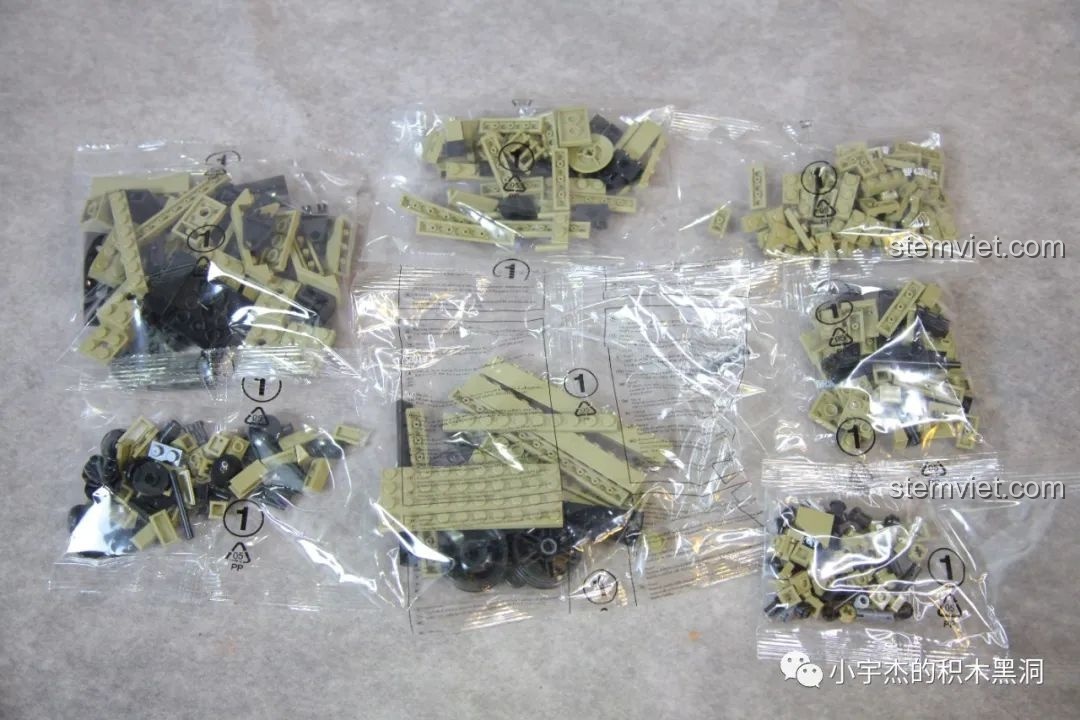 Các túi chi tiết được đánh số 1 của bộ lắp ráp xe đầu kéo chở tăng hạng nặng M1070.