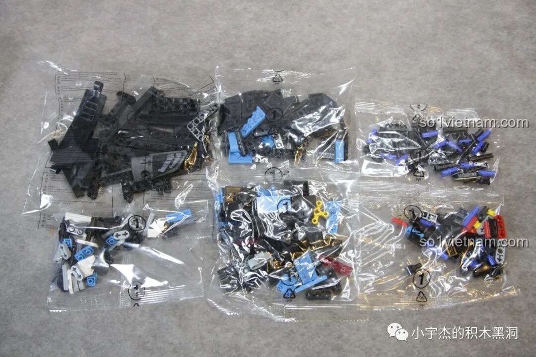 Các túi chi tiết được đánh số 1, bắt đầu quá trình lắp ráp khung gầm của McLaren Senna GTR 673002.