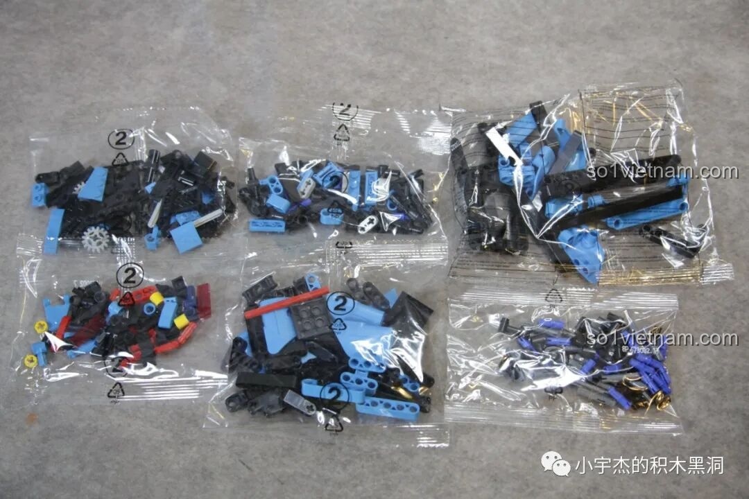 Các túi chi tiết được đánh số 2, tiếp tục quá trình lắp ráp thân xe của McLaren Senna GTR 673002.