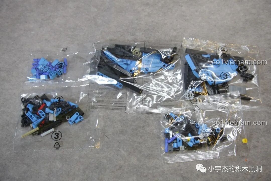 Các túi chi tiết được đánh số 3, tiếp tục lắp ráp các phần thân và nội thất của McLaren Senna GTR 673002.