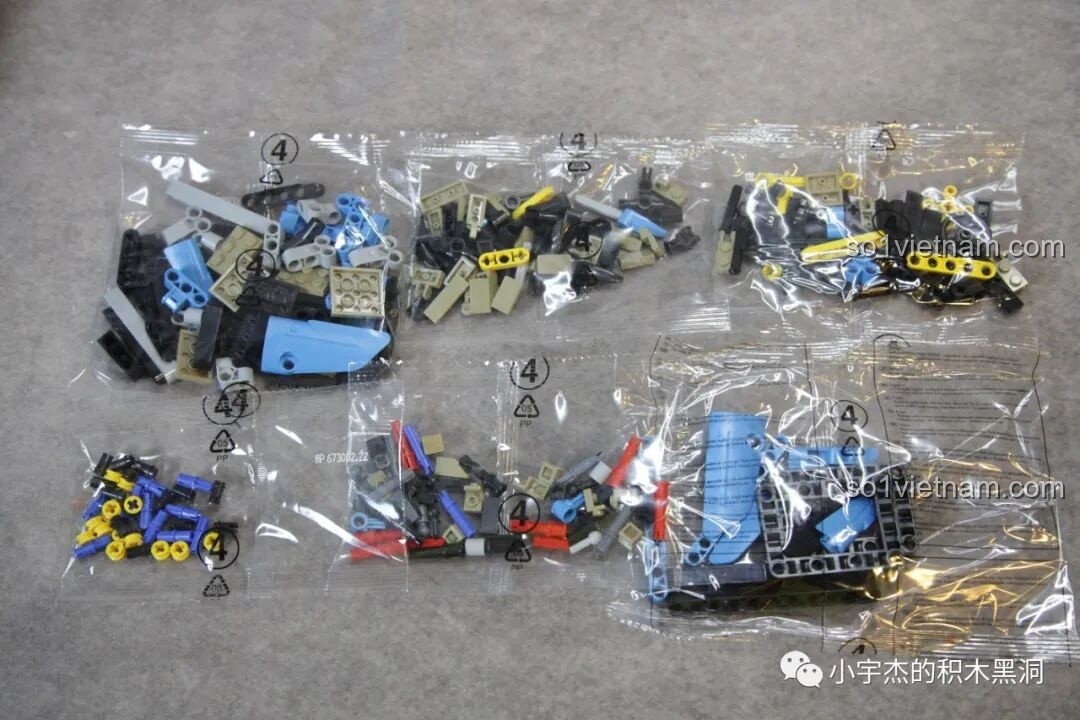 Các túi chi tiết được đánh số 4, tập trung vào động cơ và nội thất của McLaren Senna GTR 673002.