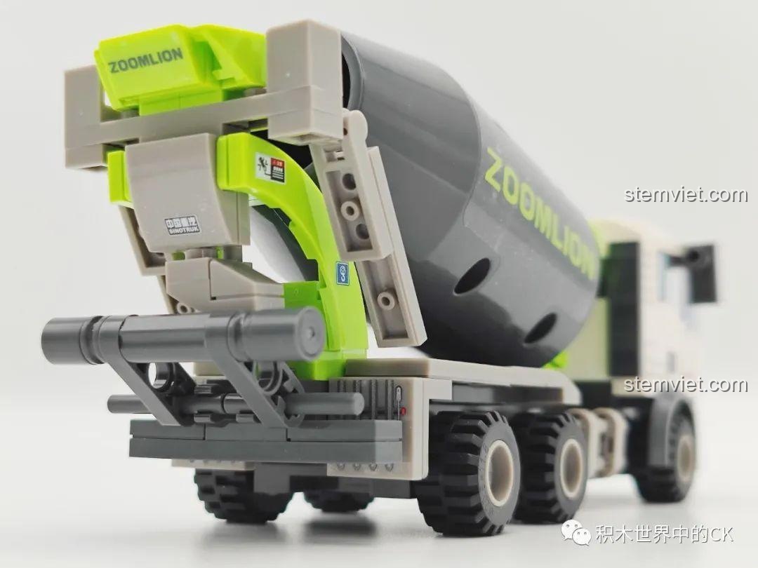 Các túi chi tiết lắp ráp xe cẩu SEMBO 705101 Zoomlion, phân loại rõ ràng, đảm bảo đầy đủ mảnh ghép cho bé.