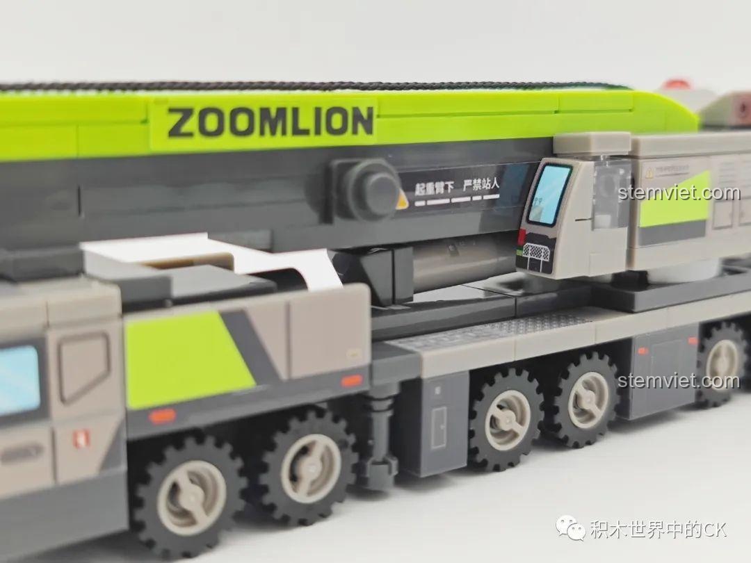 Các túi chi tiết lắp ráp xe ủi SEMBO 705102 Zoomlion, phân loại rõ ràng, đảm bảo đầy đủ mảnh ghép cho bé.