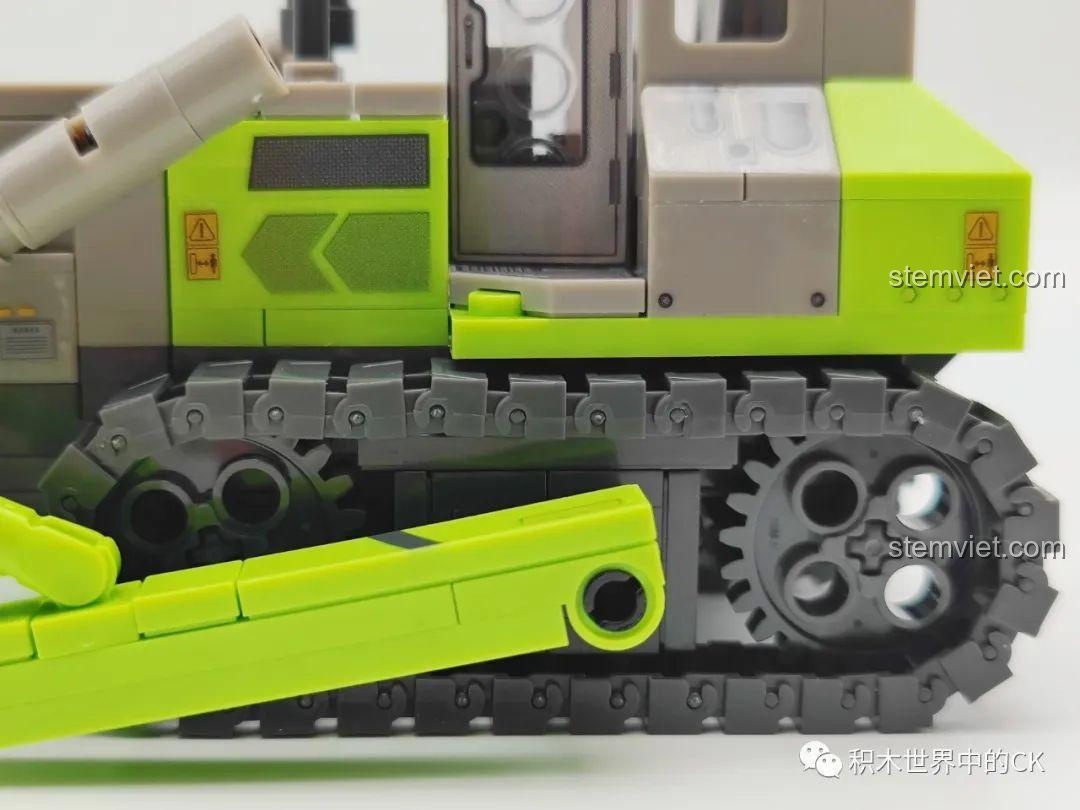 Các túi chi tiết lắp ráp xe xúc đất SEMBO 705103 Zoomlion, phân loại rõ ràng, đảm bảo đầy đủ mảnh ghép cho bé.