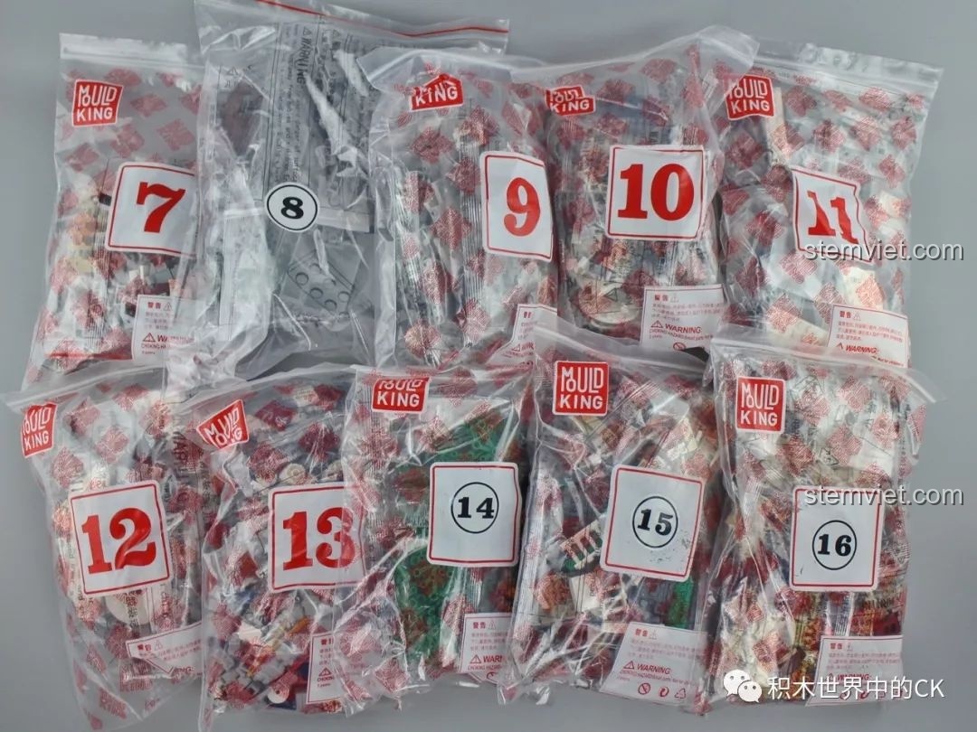 Các túi mảnh ghép được đánh số từ 7 đến 16 cho giai đoạn tiếp theo của bộ lắp ráp Lâu đài cổ tích.