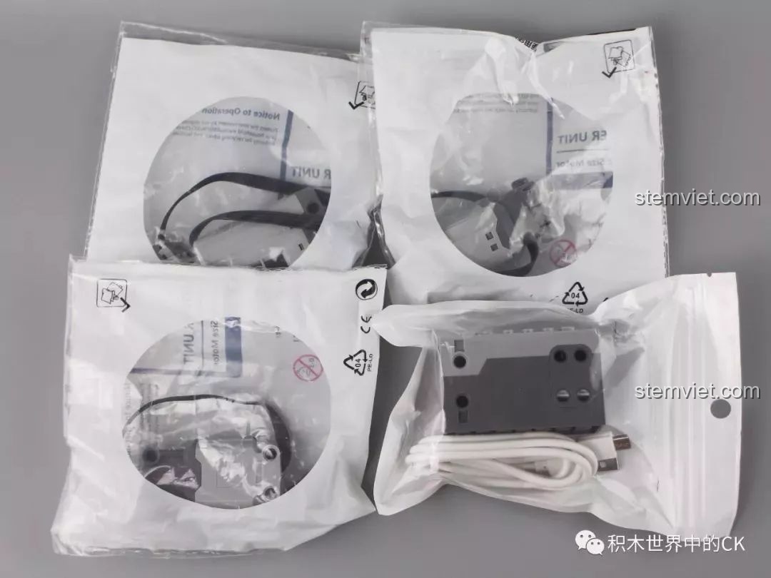 Các túi đựng linh kiện điện tử của bộ Mould King 13070 được đóng gói riêng biệt và cẩn thận.