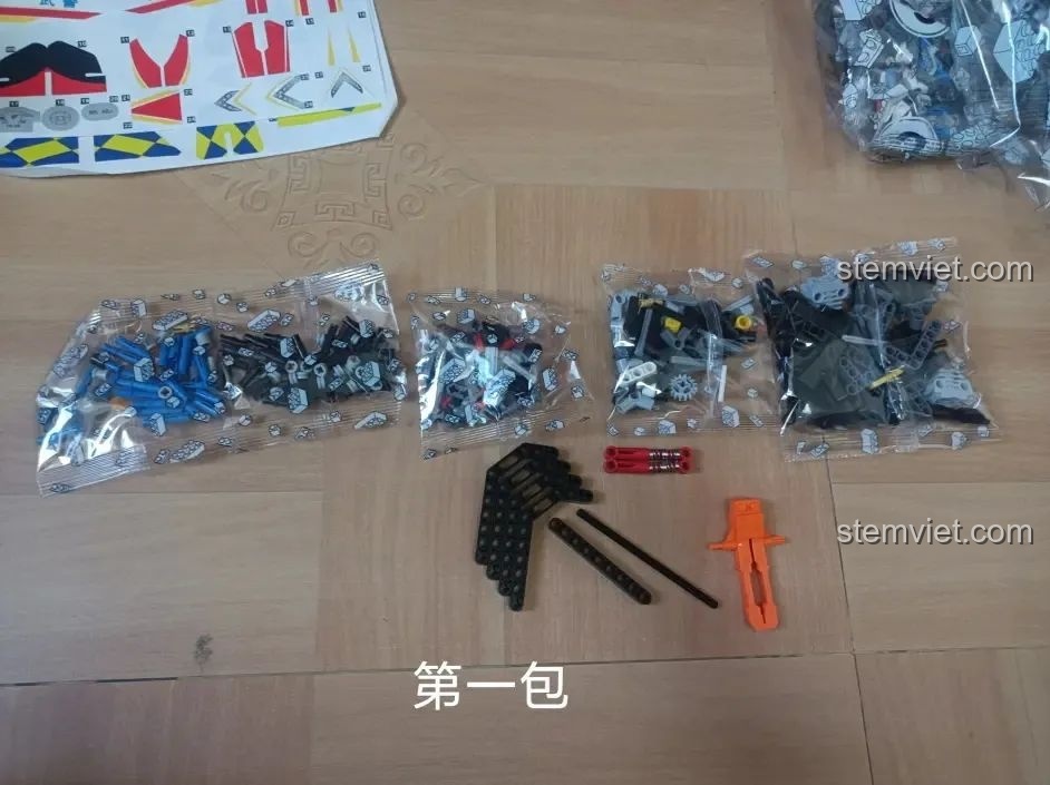 Túi linh kiện số 1 của bộ lắp ráp WOMA C0915 Mô tô Quốc Bân-650, chứa các chi tiết nhỏ và công cụ tháo lắp.