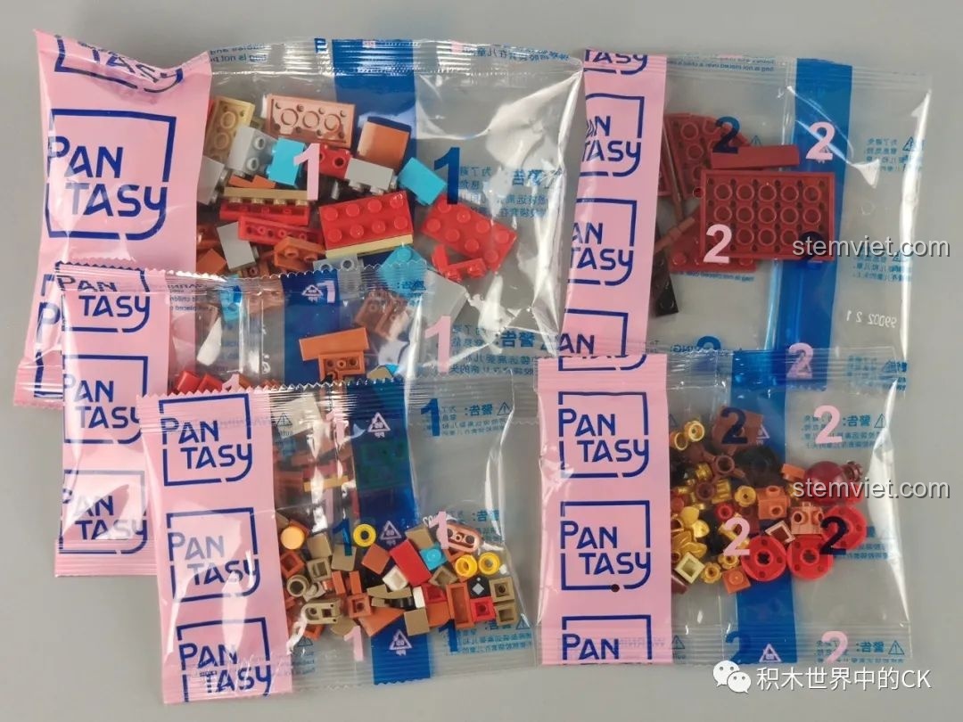 Các túi mảnh ghép được đánh số của bộ đồ chơi chú bò Pantasy 99002, tiện lợi cho quá trình lắp ráp.