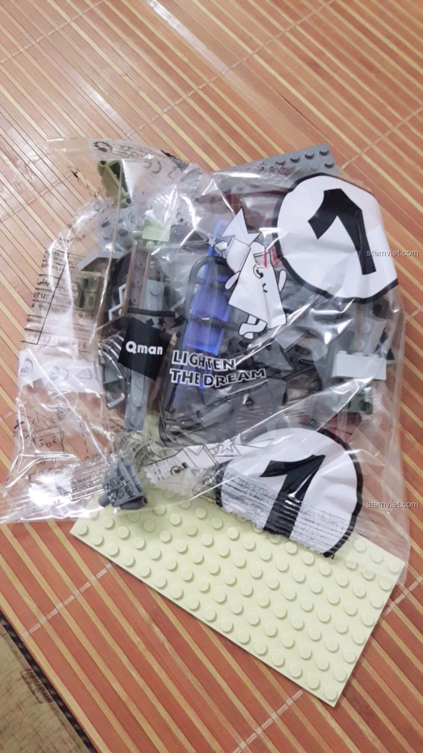 Túi mảnh ghép số 1 của bộ đồ chơi lắp ráp Enlighten 1711 Xe Tăng Quân Sự, sẵn sàng cho việc lắp ráp.