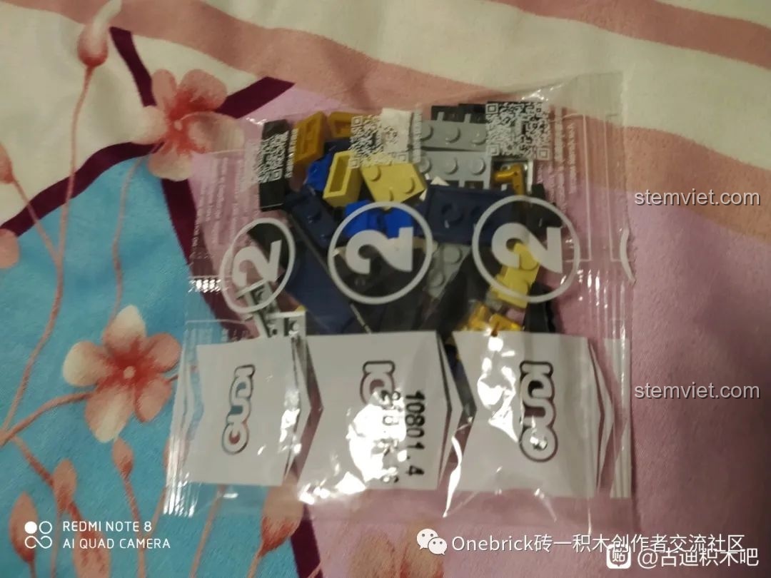 Túi mảnh ghép được đánh số 2 của bộ lắp ghép Trạm vũ trụ mini 10801, giúp việc lắp ráp dễ dàng hơn.