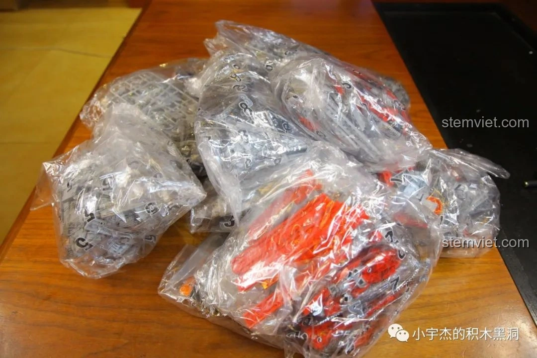 Các túi mảnh ghép được phân loại theo số của bộ lắp ráp Hàng Không Mẫu Hạm Sơn Đông SEMBO 202001.