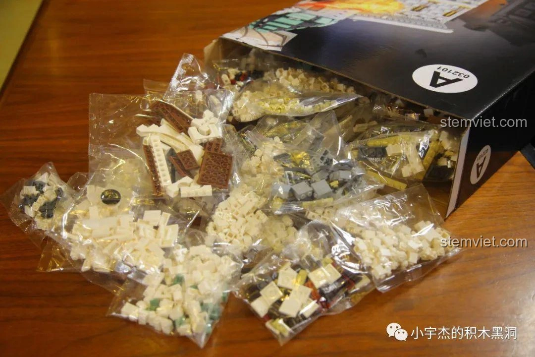 Các túi mảnh ghép nhỏ trong hộp A của bộ lắp ráp MORK 032101 Ngân hàng Gringotts, gọn gàng.